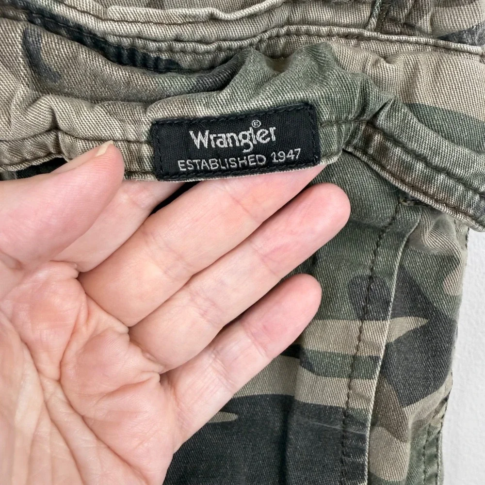 Wrangler Camo Cargo Shorts 44 Stretch Twill Gorpcore Utility Outdoor Grunge
